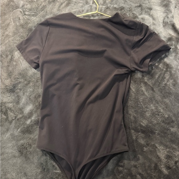 ❌SOLD❌Babaton Black Short Sleeve Contour Bodysuit - Picture 2 of 4